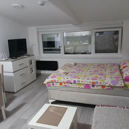 Apartman Una Lägenhet *